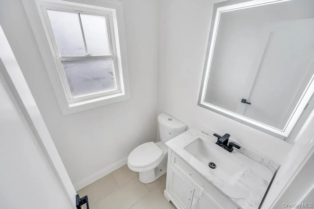 10 8th Avenue East Rockaway NY 11518