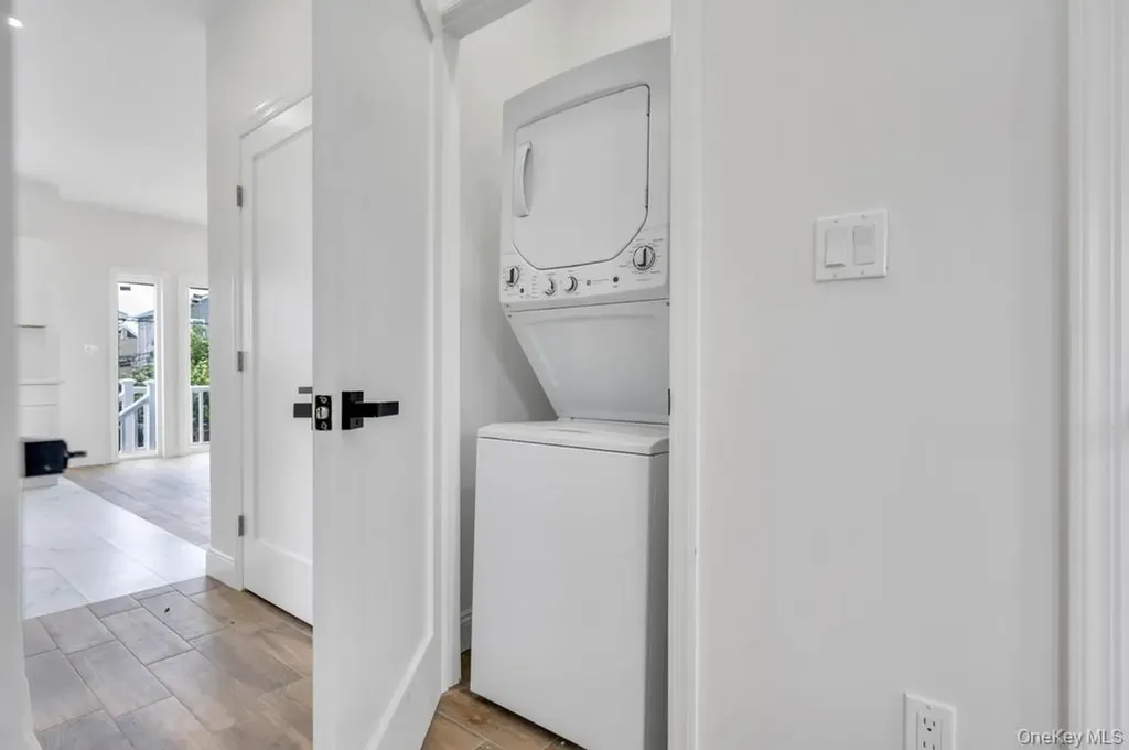10 8th Avenue East Rockaway NY 11518