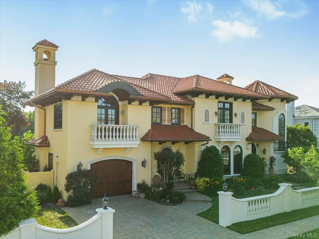 81 Montgomery Boulevard Atlantic Beach NY 11509