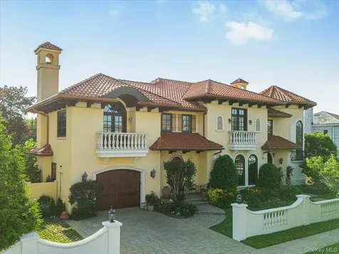 81 Montgomery Boulevard Atlantic Beach NY 11509
