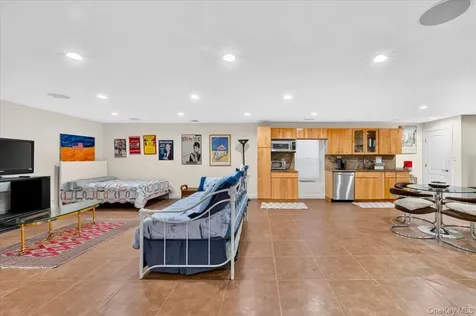 81 Montgomery Boulevard Atlantic Beach NY 11509