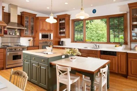 72 N Mabbettsville Road Millbrook NY 12545