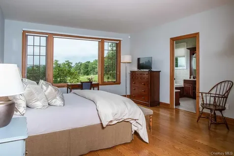72 N Mabbettsville Road Millbrook NY 12545