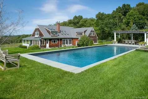 72 N Mabbettsville Road Millbrook NY 12545