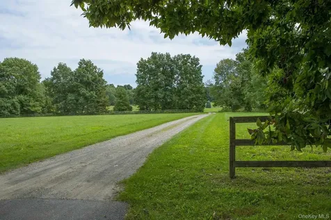 72 N Mabbettsville Road Millbrook NY 12545