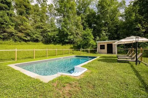 4 Cove Road Rhinebeck NY 12572
