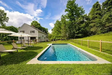 4 Cove Road Rhinebeck NY 12572
