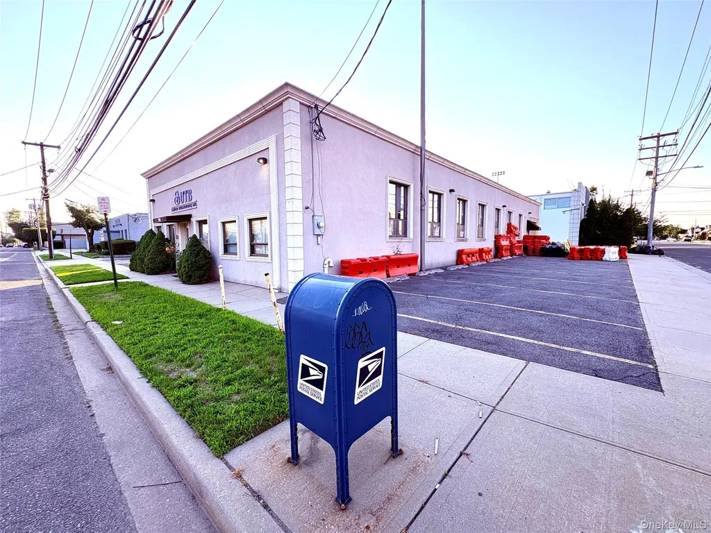 146 E 2nd Street Mineola NY 11501