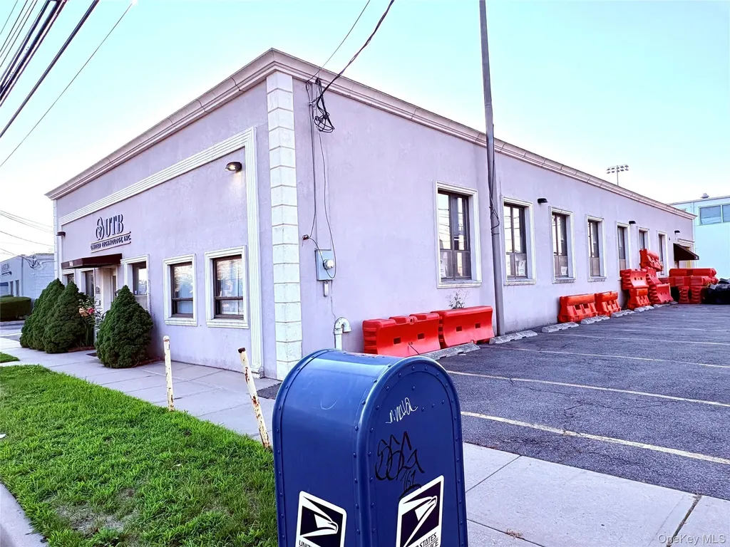 146 E 2nd Street Mineola NY 11501