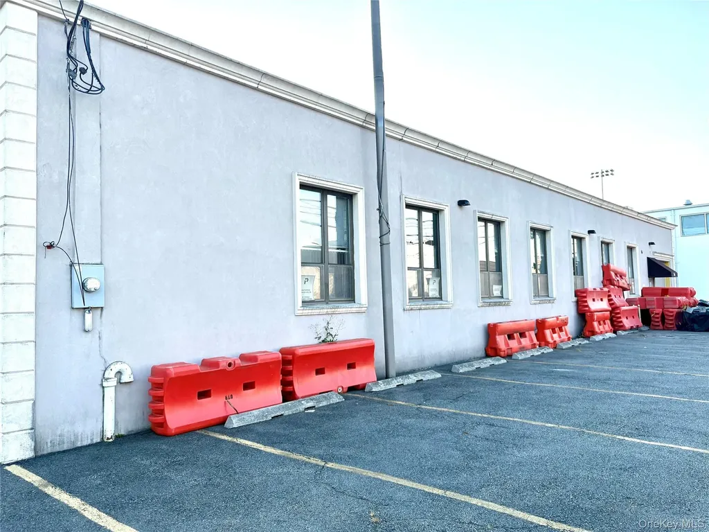 146 E 2nd Street Mineola NY 11501