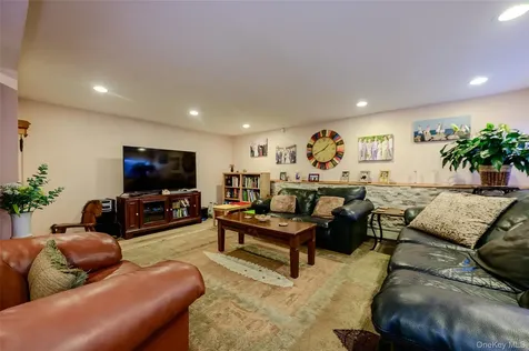 262 Rose Street Massapequa Park NY 11762