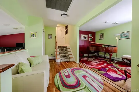 262 Rose Street Massapequa Park NY 11762