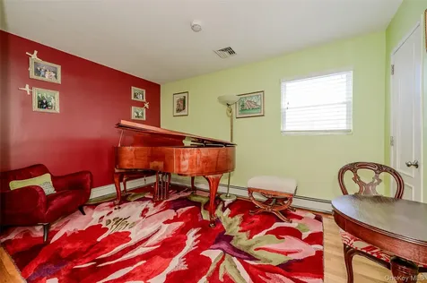262 Rose Street Massapequa Park NY 11762