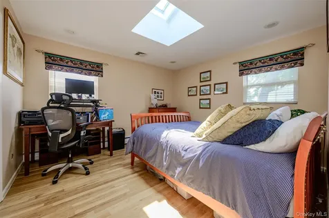 262 Rose Street Massapequa Park NY 11762