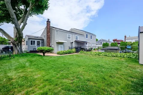 262 Rose Street Massapequa Park NY 11762