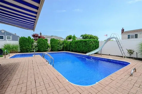 262 Rose Street Massapequa Park NY 11762