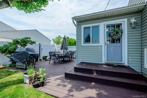 262 Rose Street Massapequa Park NY 11762