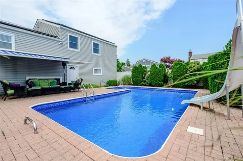 262 Rose Street Massapequa Park NY 11762
