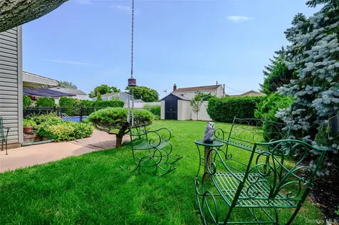 262 Rose Street Massapequa Park NY 11762