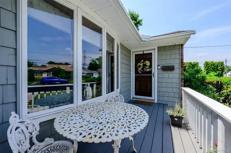 262 Rose Street Massapequa Park NY 11762