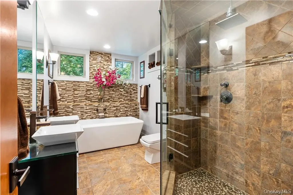 13 Kings Point Lane Washingtonville NY 10992