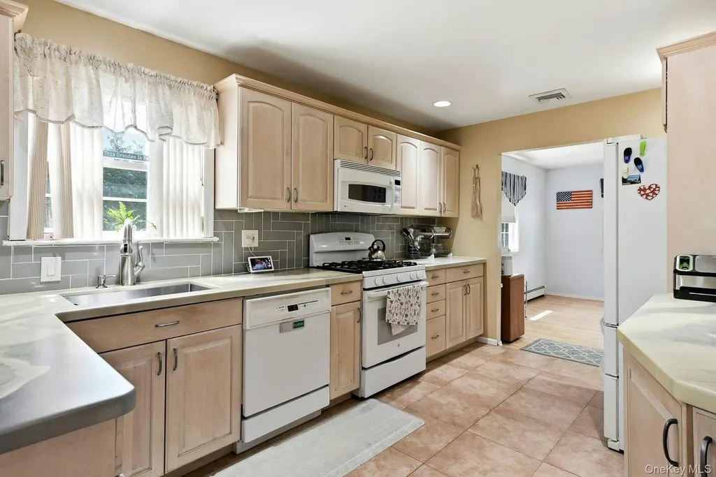 35 Dennis Lane Bethpage NY 11714