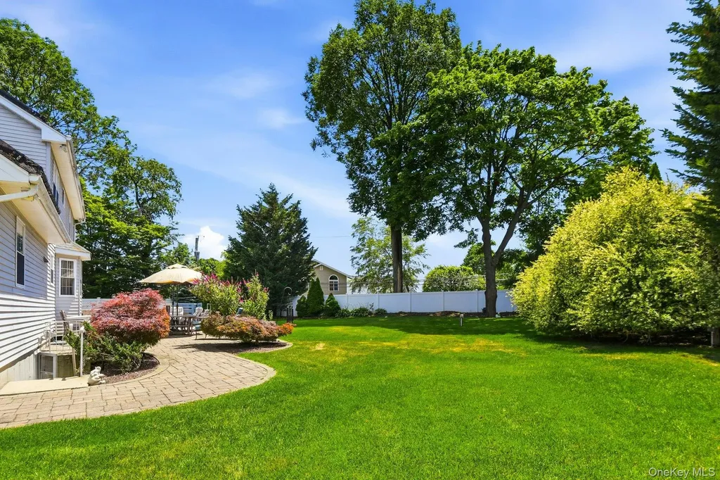 35 Dennis Lane Bethpage NY 11714