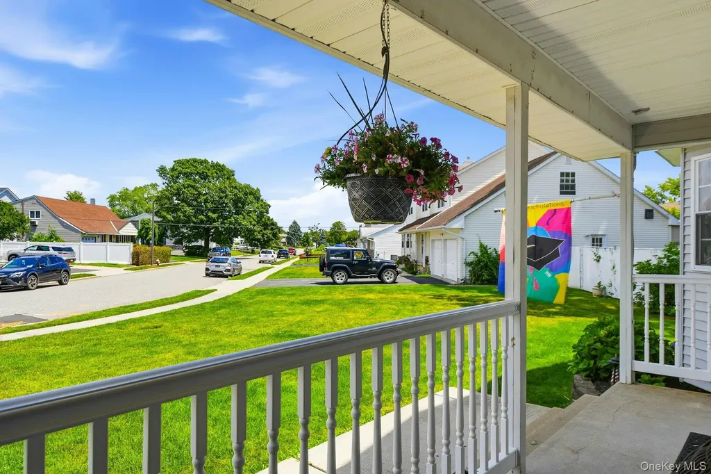 35 Dennis Lane Bethpage NY 11714