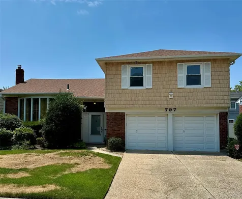 797 Caldwell Avenue North Woodmere NY 11581