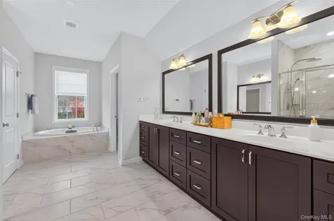 48 E Van Buren Way Hopewell Junction NY 12533