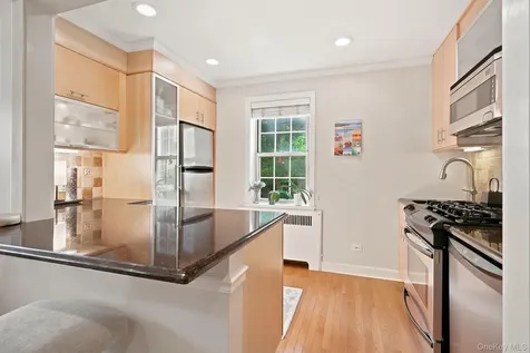 7 Chateaux Circle Scarsdale NY 10583