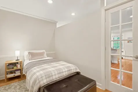 7 Chateaux Circle Scarsdale NY 10583
