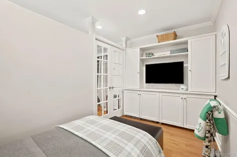 7 Chateaux Circle Scarsdale NY 10583