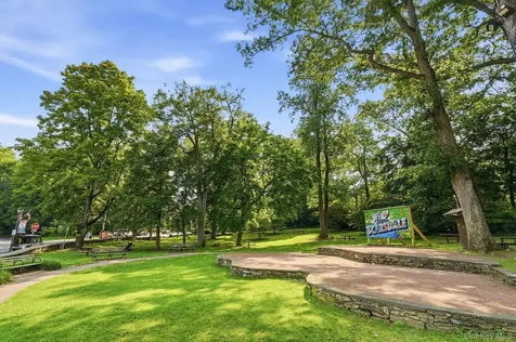 7 Chateaux Circle Scarsdale NY 10583