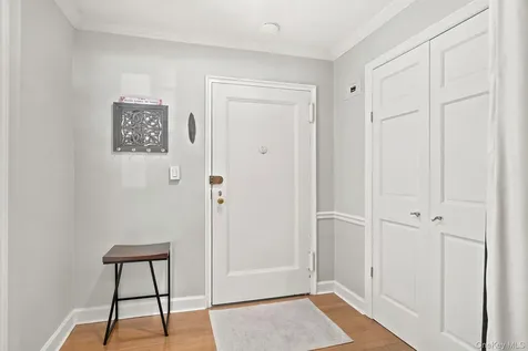 7 Chateaux Circle Scarsdale NY 10583