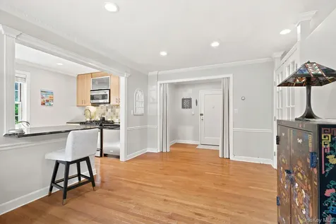 7 Chateaux Circle Scarsdale NY 10583