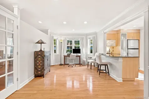 7 Chateaux Circle Scarsdale NY 10583