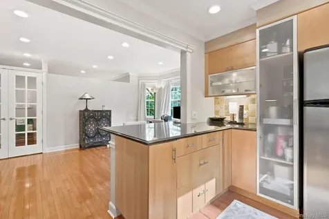 7 Chateaux Circle Scarsdale NY 10583