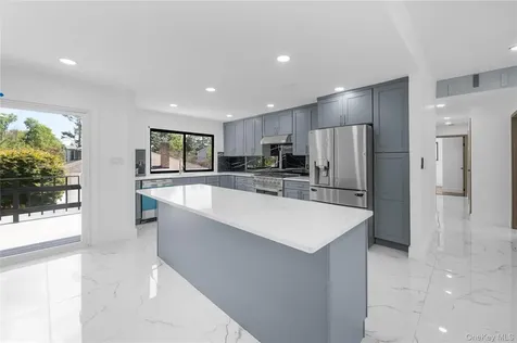 274 Central Park Road Plainview NY 11803