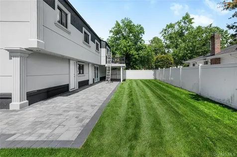 274 Central Park Road Plainview NY 11803