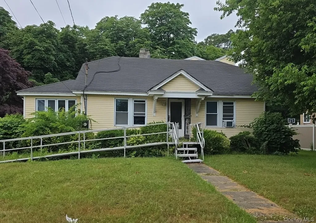 34 N Baldwin Place Massapequa NY 11758