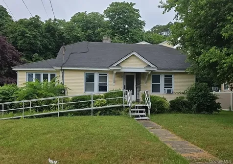34 N Baldwin Place Massapequa NY 11758