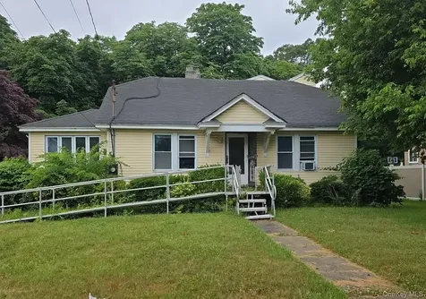 34 N Baldwin Place Massapequa NY 11758