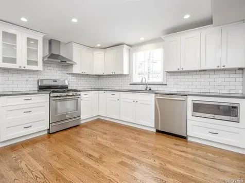 125 15th Avenue Sea Cliff NY 11579