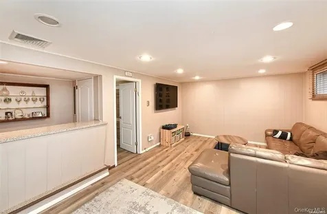 96 Phipps Lane Plainview NY 11803