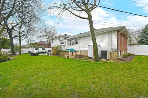 96 Phipps Lane Plainview NY 11803