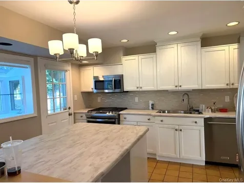 96 Phipps Lane Plainview NY 11803