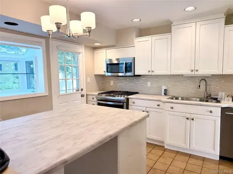 96 Phipps Lane Plainview NY 11803