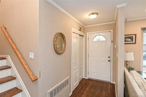 96 Phipps Lane Plainview NY 11803