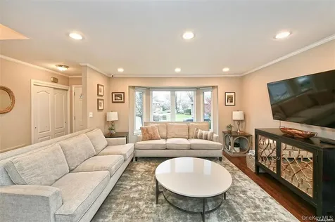 96 Phipps Lane Plainview NY 11803